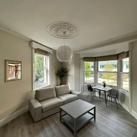 Strawberry Dale Apartment *