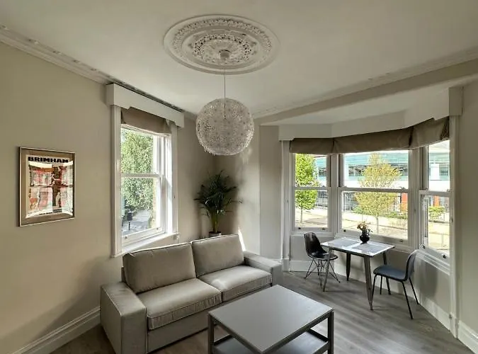 Strawberry Dale Apartment *